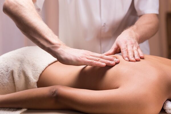 Diventare un massaggiatore professionista, quali sono i requisiti e i corsi da fare